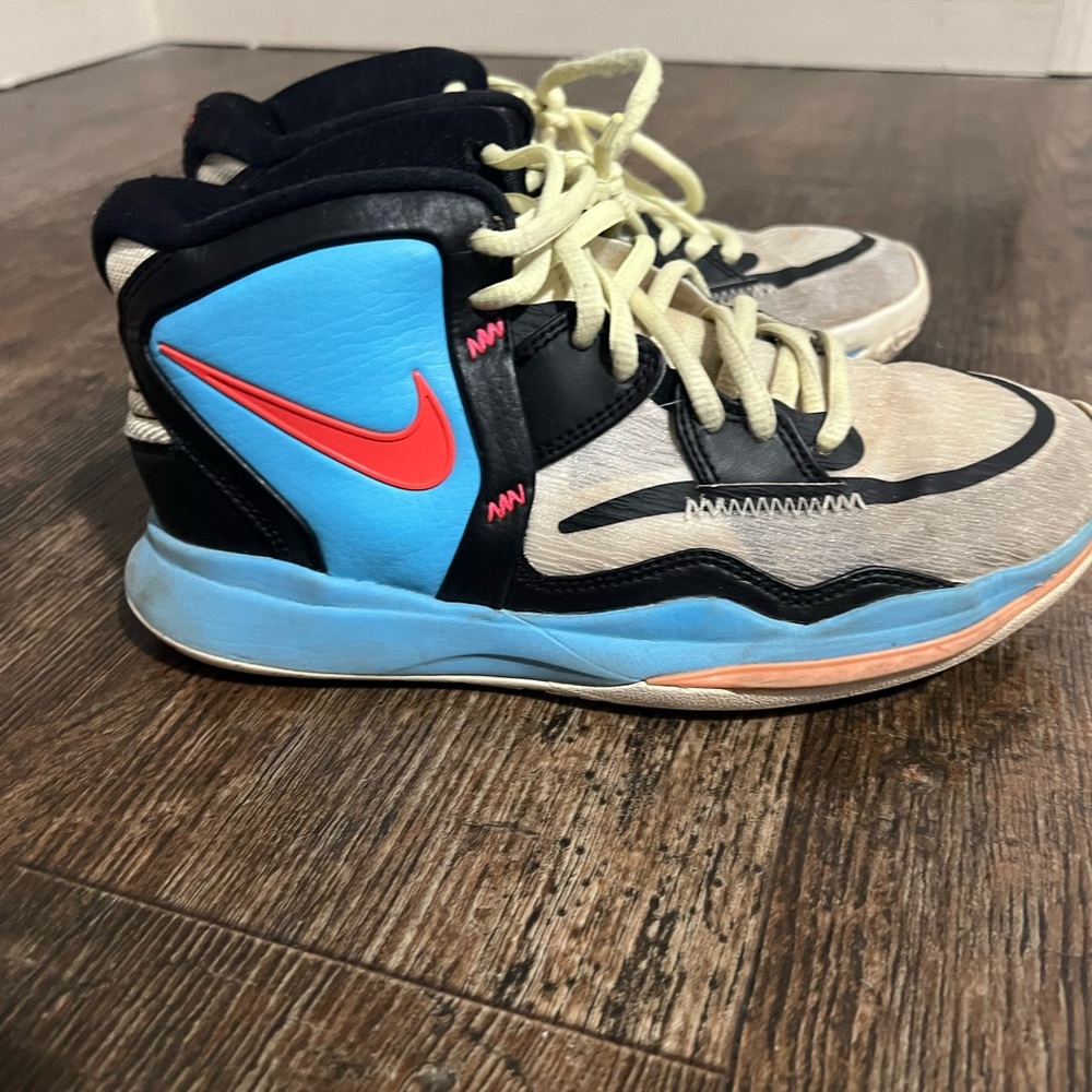 Nike Kyrie 8 infinity SE